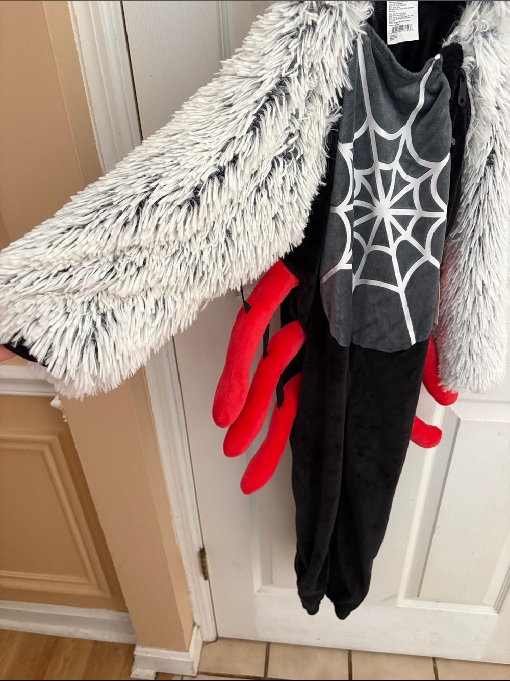 Kids 4T-5T Gray & Black Spider Costume with Red Legs NWT brand new Halloween! - Picture 3 of 8